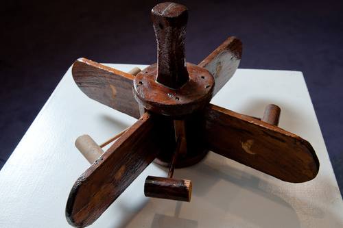 The kalatalo, or wooden knocker, is used in the church during Great Lent and especially on Holy Friday. It is used instead of a bell to call people to church, during processions and consecration. During Lent, tradition dictates that no bells be rung.